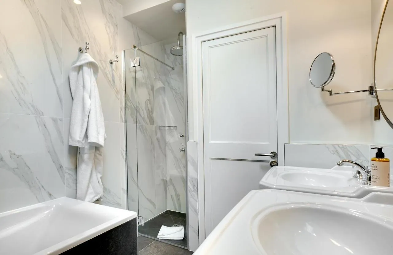 ****  Les Rives De Notre-Dame Hotel Paris France